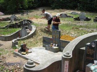 Newton Kee clearing the tomb in Sungai Bakap