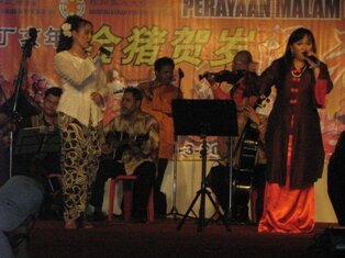 Keronchong singers by USM during chap goh meh in Penang