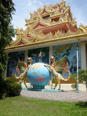 Mythical beings in Penang Dhammikarama Temple