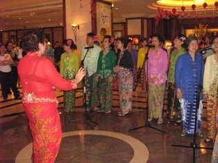 nyonya singers during chap goh meh in penang