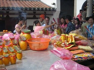 Offerings to Jade Emperor in Penang