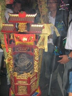 Tua Pek Kong seated on his Yin and Yang stool